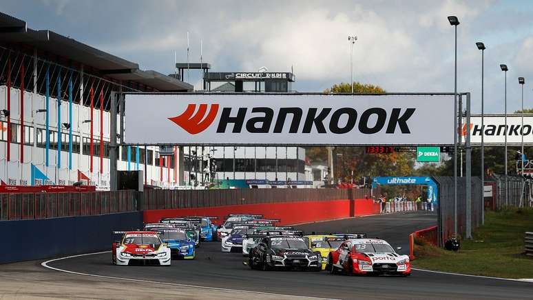 A largada da segunda corrida da primeira etapa do ano em Zolder 