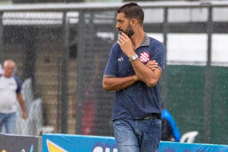 Eduardo Allax ronovou contrato com o Bangu até o final da Série D (Foto: Raphael Santos/Bangu)