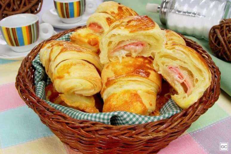 Guia da Cozinha - Croissant de presunto e queijo para um café da manhã especial