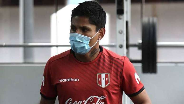 Raúl Ruidíaz, atacante da seleção peruana, está com coronavírus
