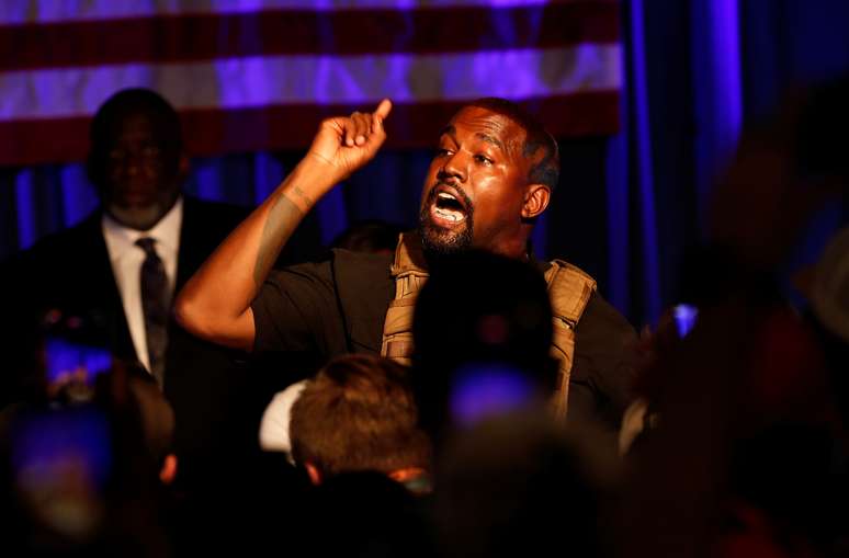 Kanye West durante com&iacute;cio eleitoral em North Charleston, na Carolina do Sul
19/07/2020 REUTERS/Randall Hill