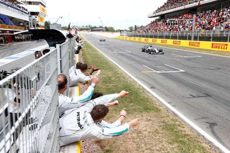 Lewis Hamilton vence GP da Espanha e é lider do campeonato mundial