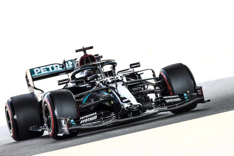Lewis Hamilton brilhou na R&uacute;ssia ap&oacute;s o susto no Q2 