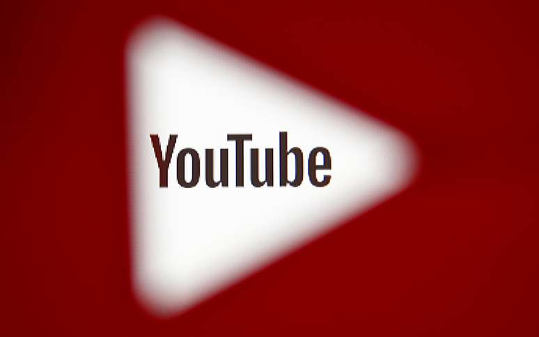 Imagem em 3D do logotipo do YouTube. 25/10/2017. REUTERS/Dado Ruvic