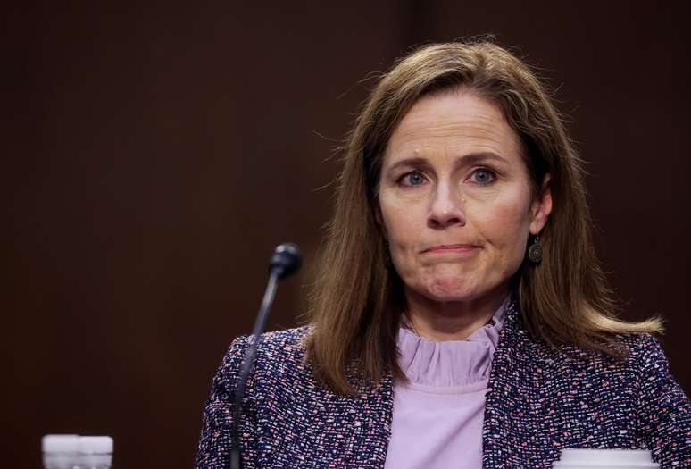 Juíza Amy Coney Barrett, indicada pelo presidente dos Estados Unidos, Donald Trump, para a Suprema Corte, durante audiência no Senado
14/10/2020
REUTERS/Jonathan Ernst/Pool