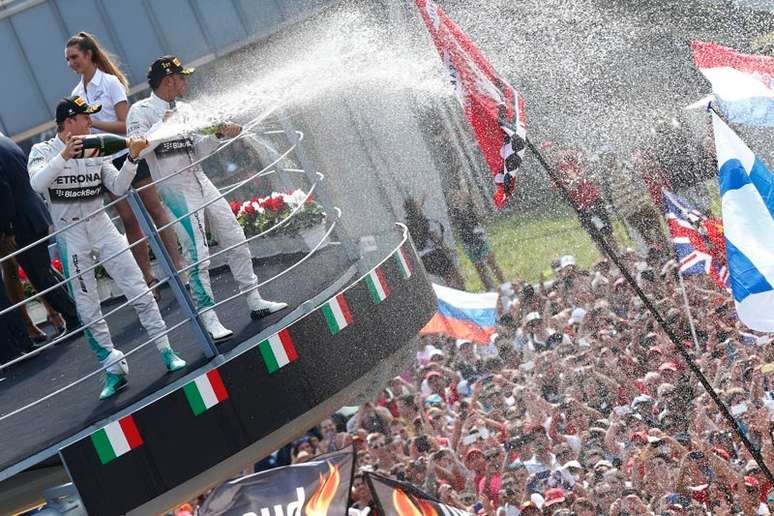 Em Monza, Lewis Hamilton deu o troco do companheiro de equipe 