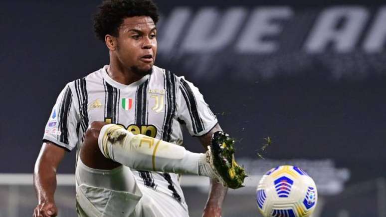 Weston McKennie testou positivo para Covid-19 nesta quarta-feira (Foto: Miguel Medina/AFP)