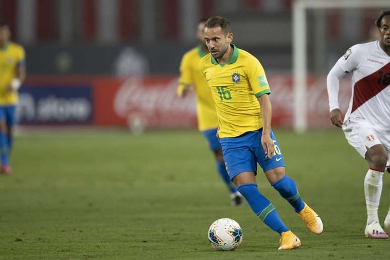 Everton Ribeiro em ação pela Seleção Brasileira, em Lima, no Peru (Lucas Figueiredo/CBF)