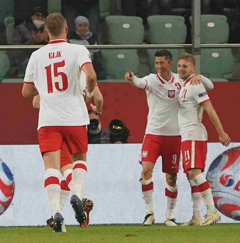 Lewandowski foi o grande destaque da Polônia (Foto: JANEK SKARZYNSKI / AFP)