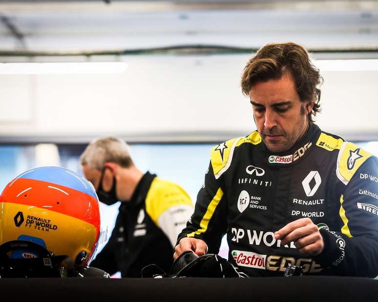 Fernando Alonso de volta à Renault: mundial de 2021 começou hoje em Barcelona.