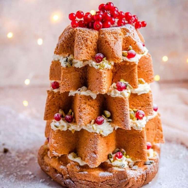 62. Bolo de natal com formato de pinheiro. Fonte: Pinterest