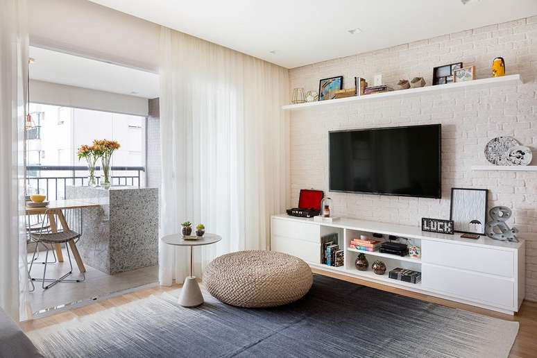 3. Cortinas para sala modernas brancas – Via: Doob Arquitetura