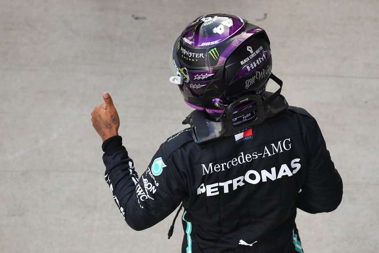 T&aacute; joia mesmo, Lewis! Com 1min31s304, brit&acirc;nico ficou meio segundo na frente de Verstappen 