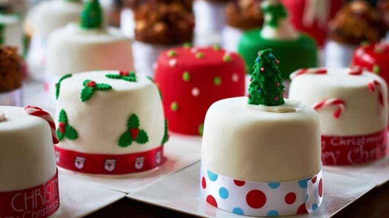63. O mini bolo de natal faz muito sucesso. Fonte: Pinterest