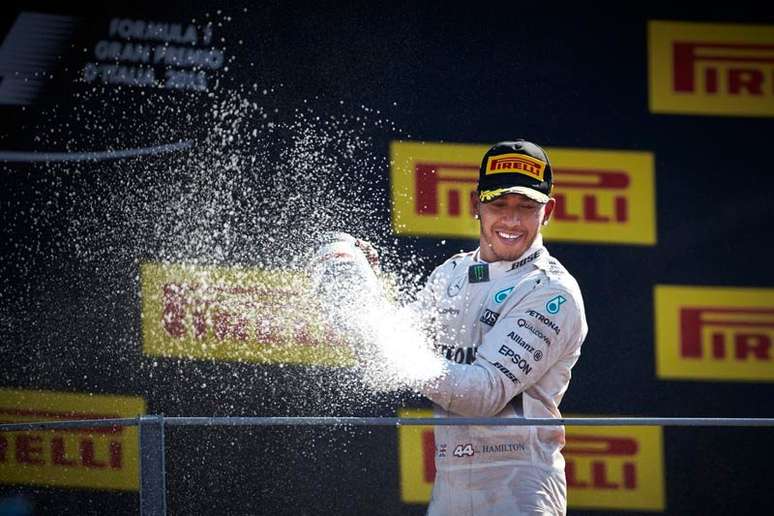 Lewis Hamilton celebra 40&ordf; triunfo na carreira em Monza 