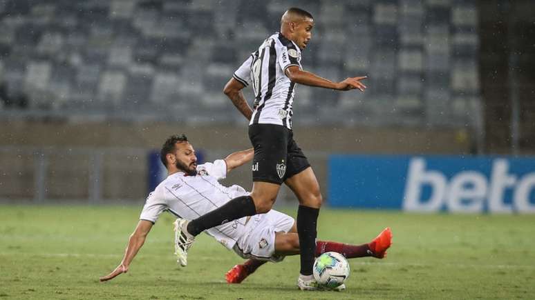 Foi uma noite de busca intensa pelo gol, mas desta vez o Galo não conseguiu a virada no Mineirão-(LUCAS MERÇON / FLUMINENSE F.C.)