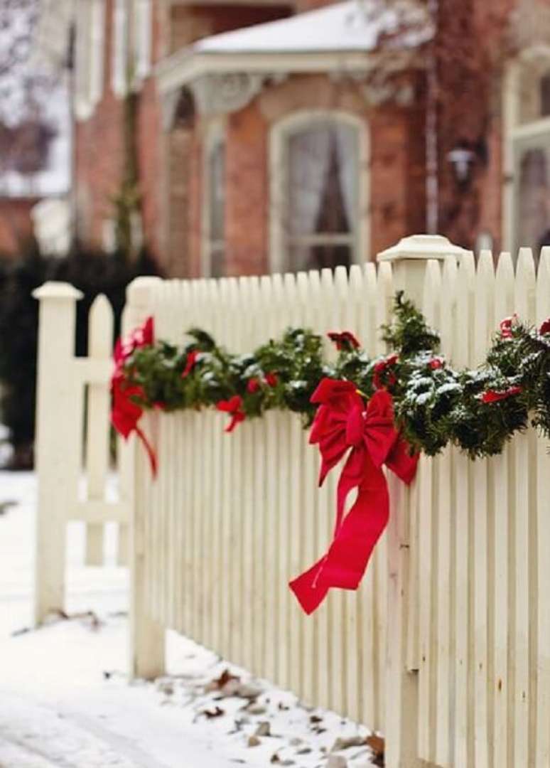 43. As cercas enfeitadas trazem ainda mais charme para a resid&ecirc;ncia. Fonte: Pinterest