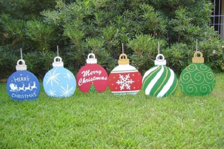 13. As crianças adoram essa decoração de natal simples e barata para jardim. Fonte: Pinterest