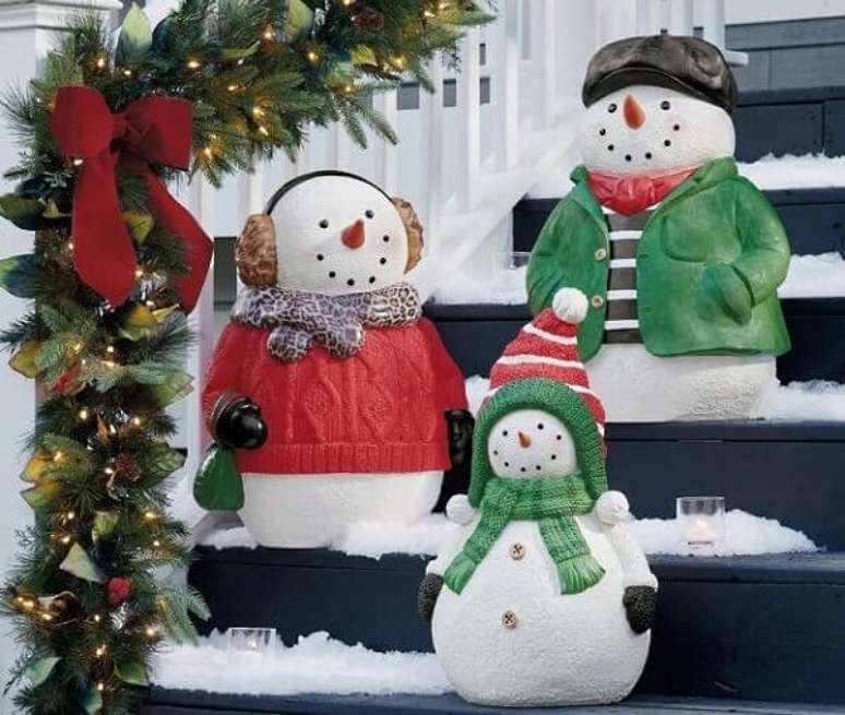 37. Bonequinhos de neve para decora&ccedil;&atilde;o de natal para jardim. Fonte: Pinterest
