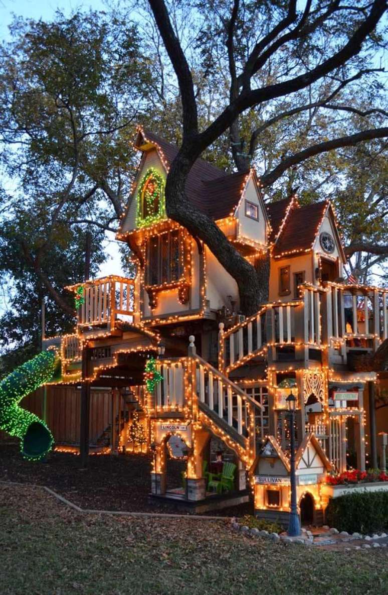 33. &Eacute; dif&iacute;cil n&atilde;o se apaixonar por essa decora&ccedil;&atilde;o de natal para jardim externo. Fonte: Pinterest