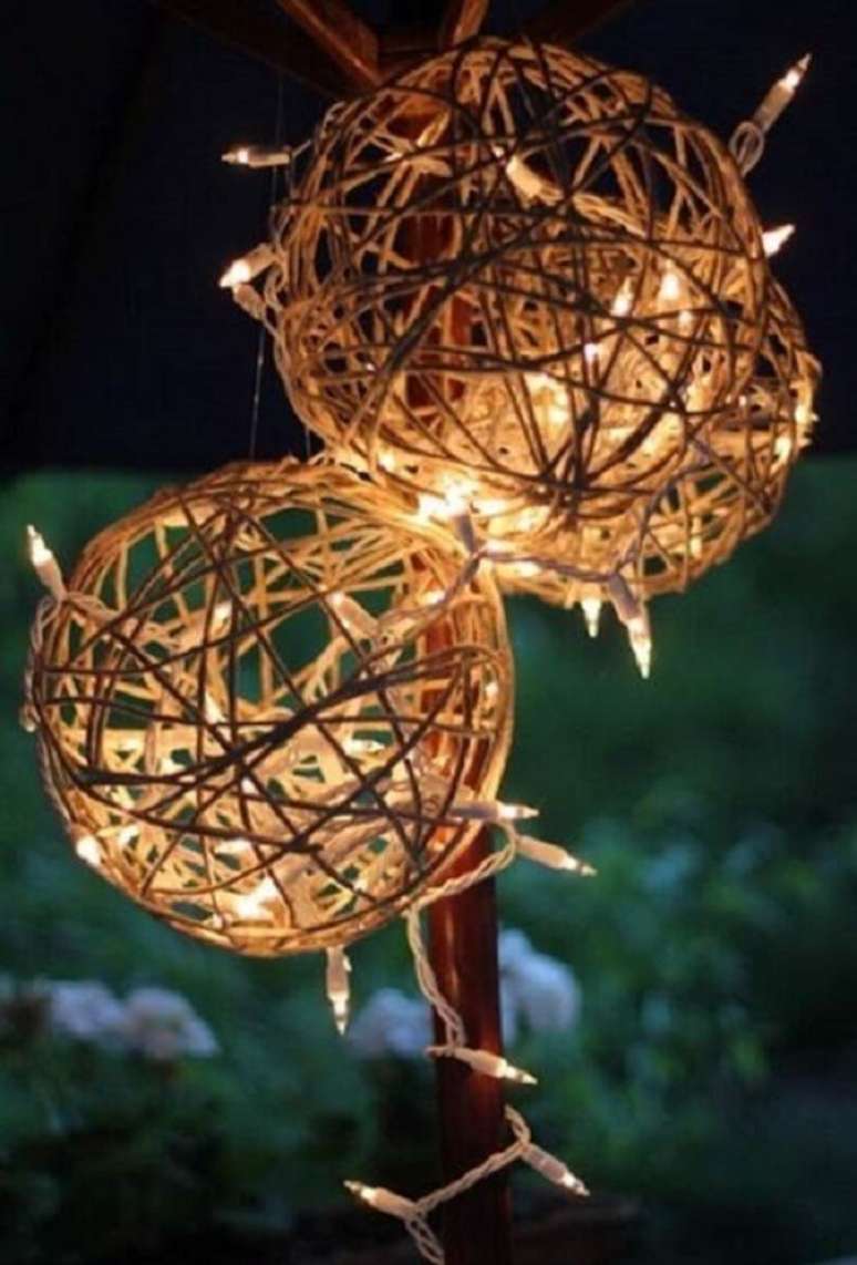 18. Luminárias artesanais rústicas para decoração de natal para jardim externo. Fonte: Pinterest