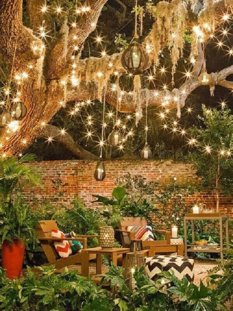 41. Monte um lindo projeto iluminado para a decoração de natal para jardim. Fonte: Pinterest