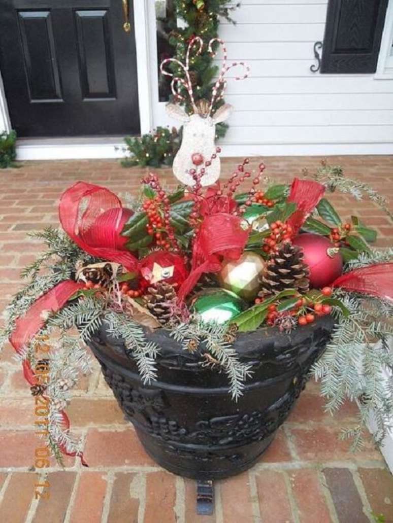 20. Vaso personalizado para decoração de natal para jardim externo. Fonte: Pinterest
