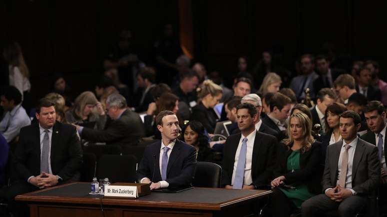 Zuckerberg teve de se submeter a perguntas de senadores americanos sobre o escândalo do Cambridge Analytics
