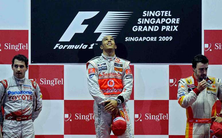 11 – Em Singapura, Lewis Hamilton conquistou mais uma vitória em 2009, com Timo Glock e Fernando Alonso completando o pódio 