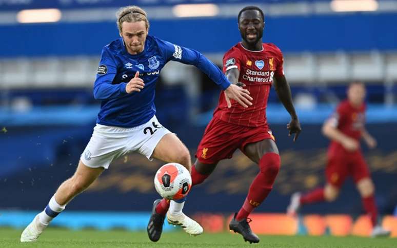 Everton é o líder da competição (Foto: SHAUN BOTTERILL / POOL / AFP)