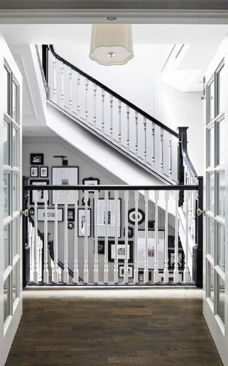 11. Contrate um profissional habilitado para fazer a instala&ccedil;&atilde;o da maneira correta do seu guarda corpo &ndash; Foto: Decorpad