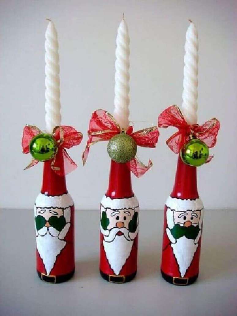 6. Castiçal como ideias de garrafas decoradas para o Natal – Foto: Pinterest