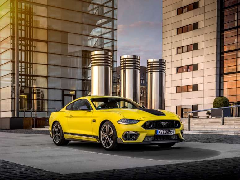 Ford Mustang Mach 1 tem motor 5.0 V8 com calibração e refrigeração especial.