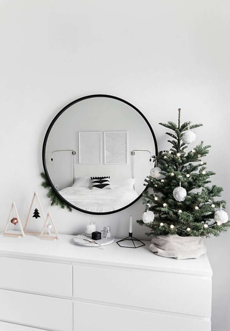 42. Ideias para decoração de Natal moderna e minimalista – Foto: Homey Oh My