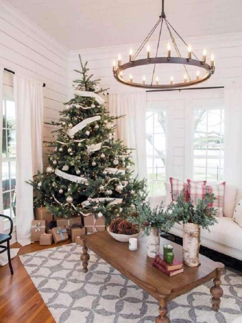 45. Ideias para decorar árvore de Natal em sala de estar – Foto: Home Fashion Trend