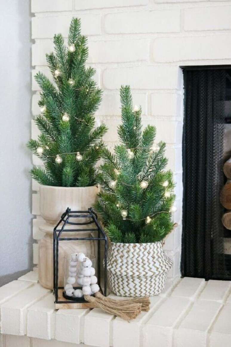 48. Ideias para decorar &aacute;rvore de Natal pequena com pisca pisca &ndash; Foto: The Crafted Sparrow