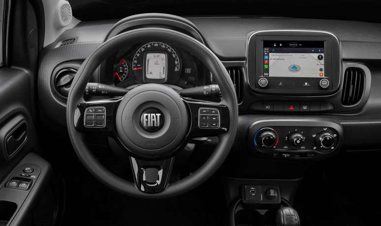Interior do Fiat Mobi Trekking 2021 com todos os opcionais disponíveis. 