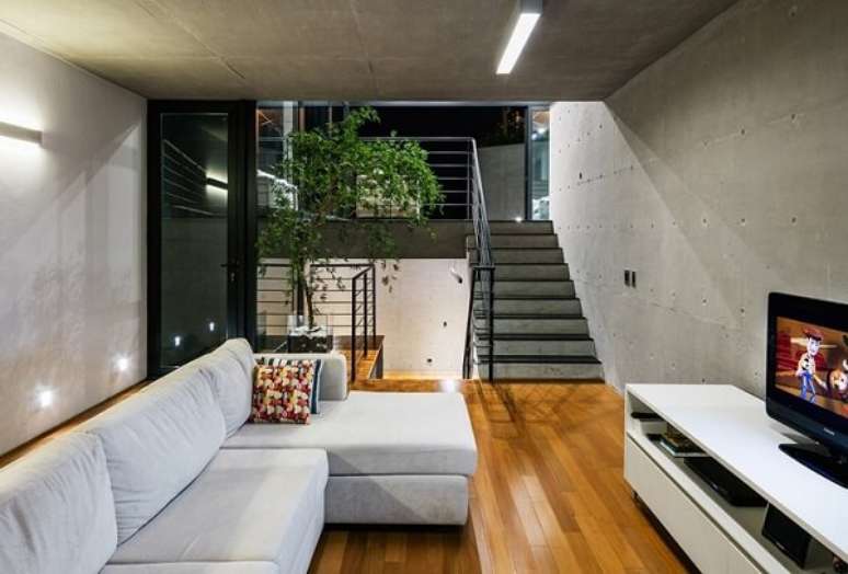 3. O plafon simples de sobrepor retangular se conecta com a decora&ccedil;&atilde;o industrial. Fonte: JJ House