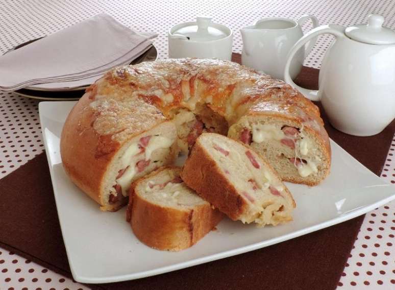 Guia da Cozinha - Rosca caseira para comemorar o Dia Mundial do P&atilde;o!