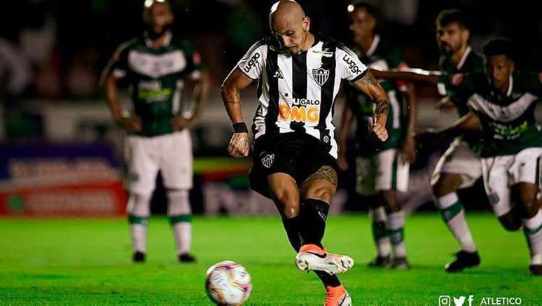 Fábio Santos fez muitos gols de pênalti para o Atlético-MG