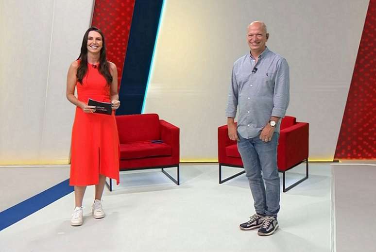 Glenda e Elia comandam 'Show do Esporte', com muito futebol ao vivo (Foto: Reprodução/Band)