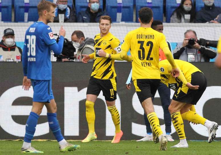Borussia Dortmund chegou aos nove pontos na Bundesliga (Foto: DANIEL ROLAND / AFP)