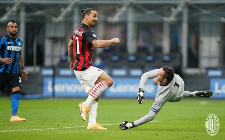 Ibrahimovic foi o destaque da vitória do Milan sobre a Inter de Milão (Foto: Divulgação / Site oficial do Milan)