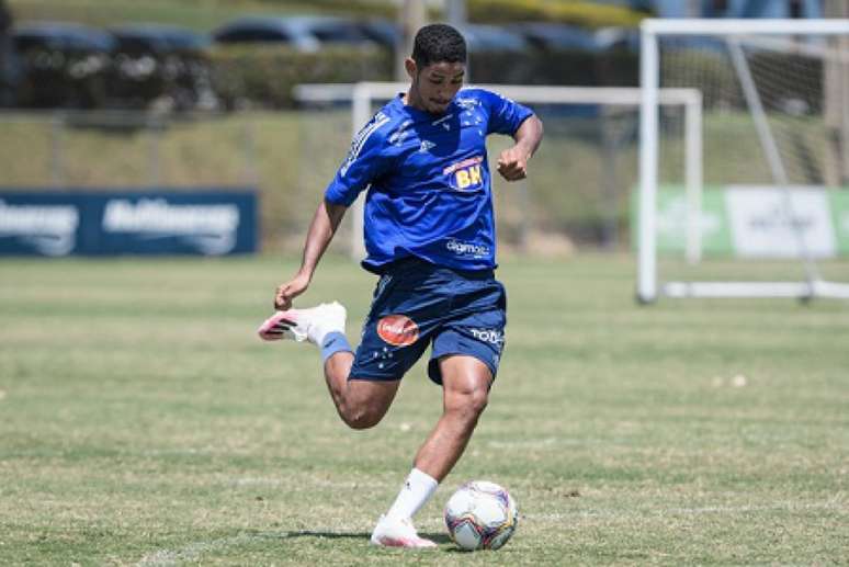 Zé Eduardo tem nove gols em 10 jogos na temporada, mas seus números parecem não ter convencidos os ex-treiandores da Raposa-(Gustavo Aleixo/Cruzeiro)