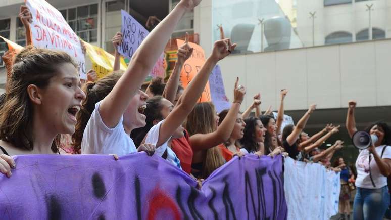 Protesto em SP em 2016 pedindo combate à violência contra a mulher; dados apontam que essa violência tem se agravado no país durante a pandemia