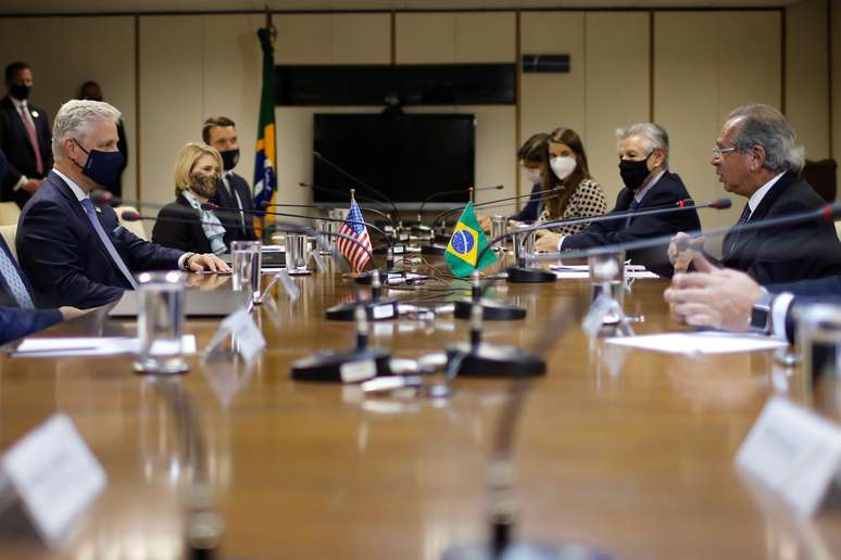 Conselheiro de Segurança Nacional dos EUA, Robert O´Brien, e ministro da Economia, Paulo Guedes, durante reunião em Brasília
19/10/2020
REUTERS/Adriano Machado