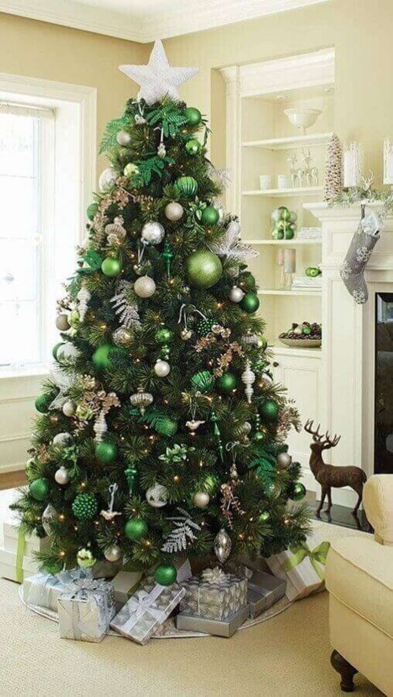 45. O festão de Natal é ótimo para decorar a árvore e deixá-la mais volumosa – Foto: Pinterest