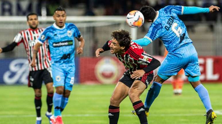 No jogo de ida, no Peru, o São Paulo foi derrotado, por 2 a 1 (ERNESTO BENAVIDES / AFP)