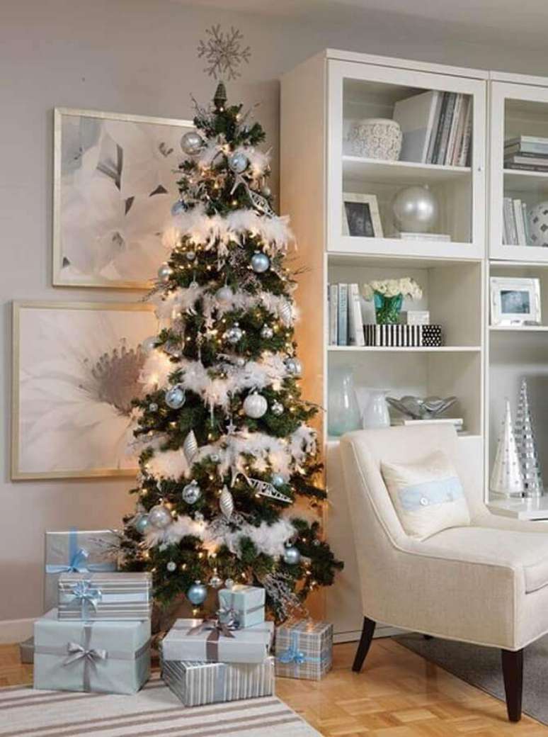 30. Fest&atilde;o de Natal branco para decorar &aacute;rvore de Natal &ndash; Foto: Design Feria