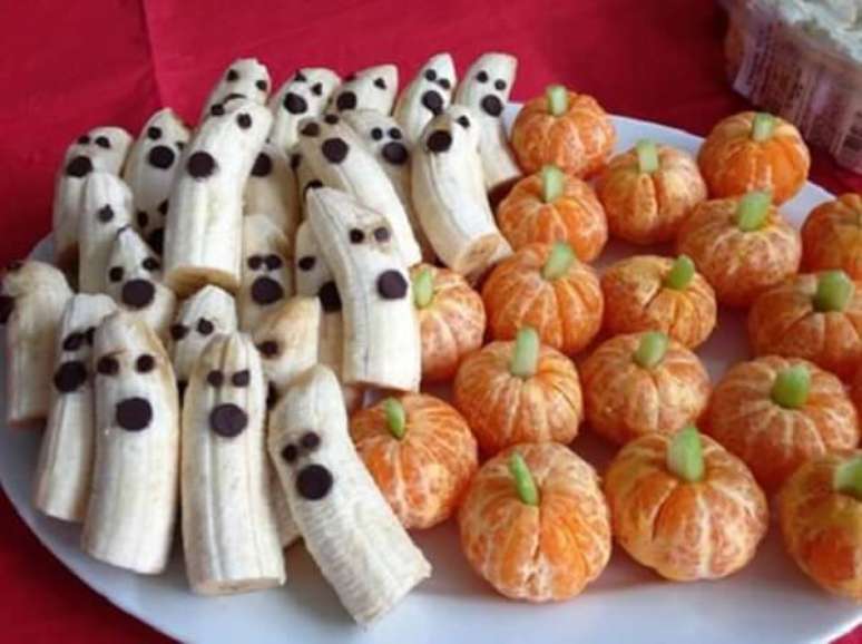 32. Como fazer ab&oacute;bora de halloween com mexericas. Fonte: Pinterest